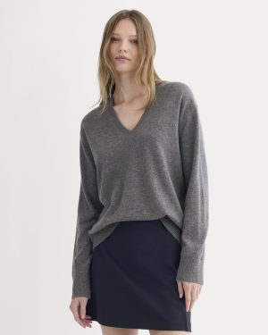 The Classic V in Cashmere | Heather Charcoal
