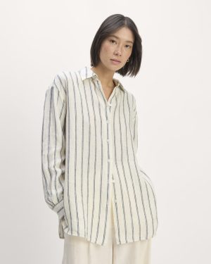 The Boyfriend Shirt in Linen | Bone / Navy