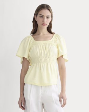 The Flutter-Sleeve Top in Stretch Linen | Light Yellow