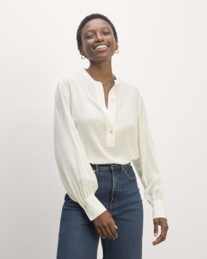 The Henley Shirt in Washable Silk | Off-White